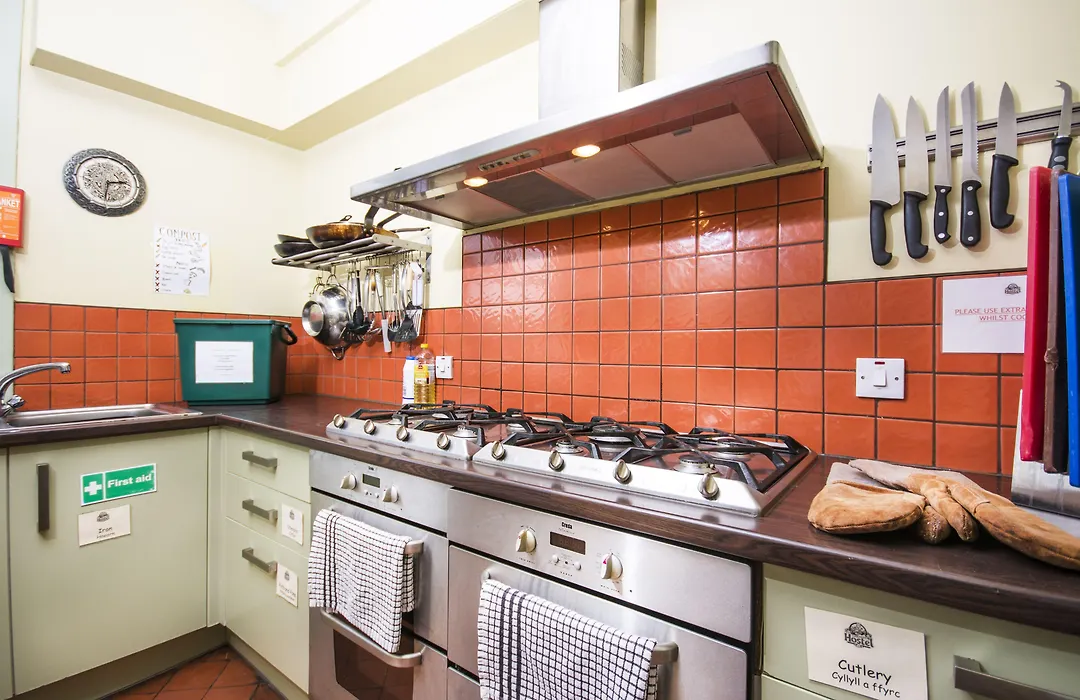 Llangollen Hostel - The Whole Bedroom - Self Catering Facilities-1