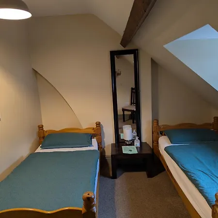 Llangollen Hostel - The Whole Bedroom - Self Catering Facilities-3